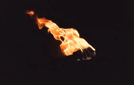 secrets captivants spectacles cracheurs feu manipulation flammes